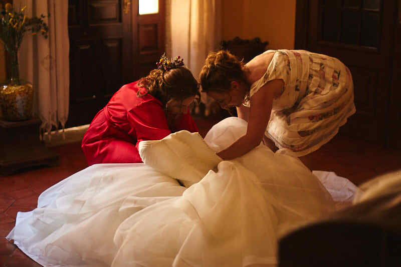 novia empieza a prepararse en boda fuerte de la sagrada concepción