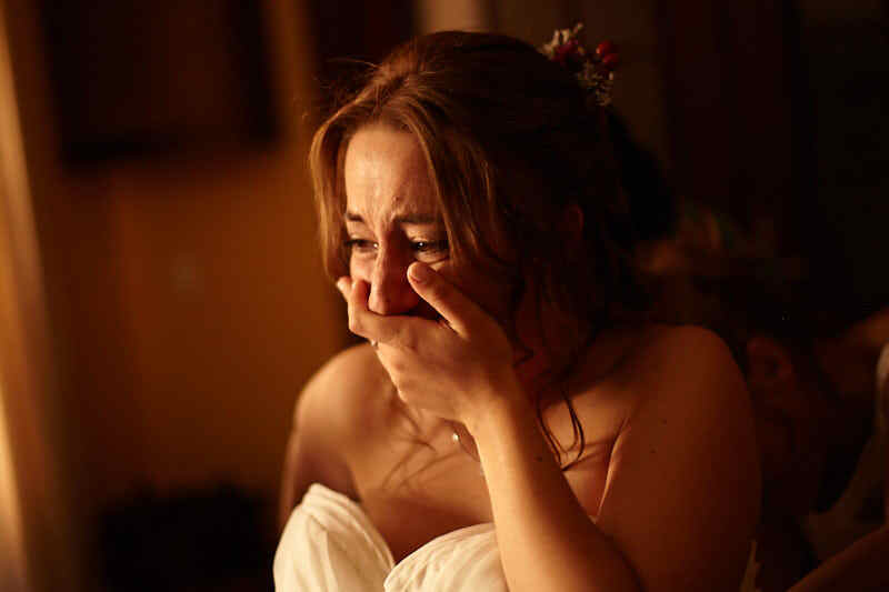 novia llorando al ver a su padre el día de su boda