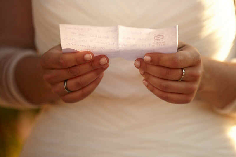 novia lee sus votos en boda fuerte de la sagrada concepción