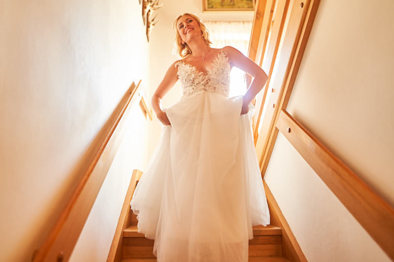 La novia baja la escalera